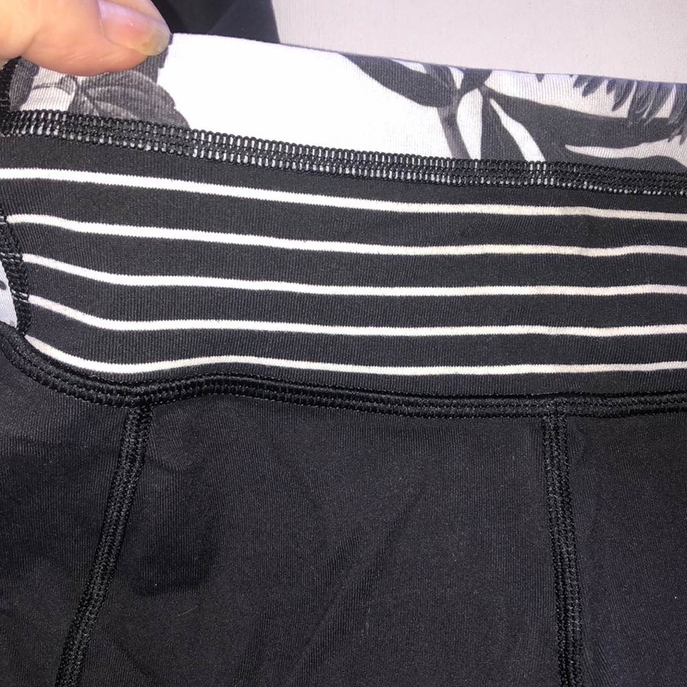 Lululemon cropped yoga capris - Picture 2 of 12